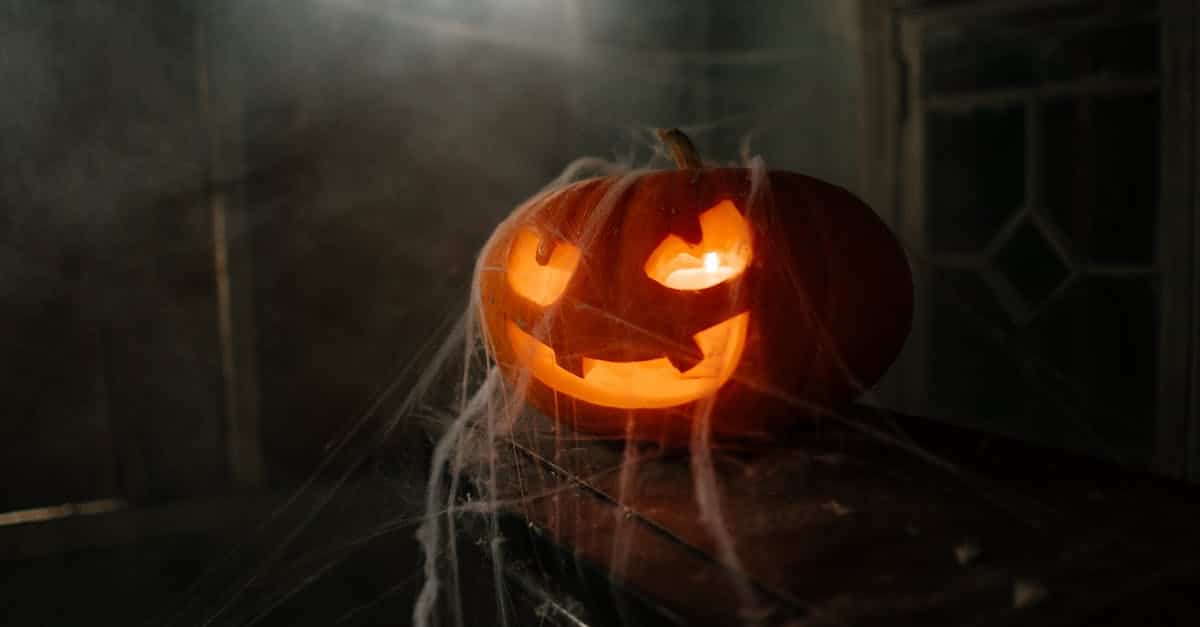 découvrez des idées créatives et effrayantes pour des décorations d'halloween qui impressionneront vos invités. transformez votre maison en un véritable repaire de monstres avec nos conseils et astuces inspirants.