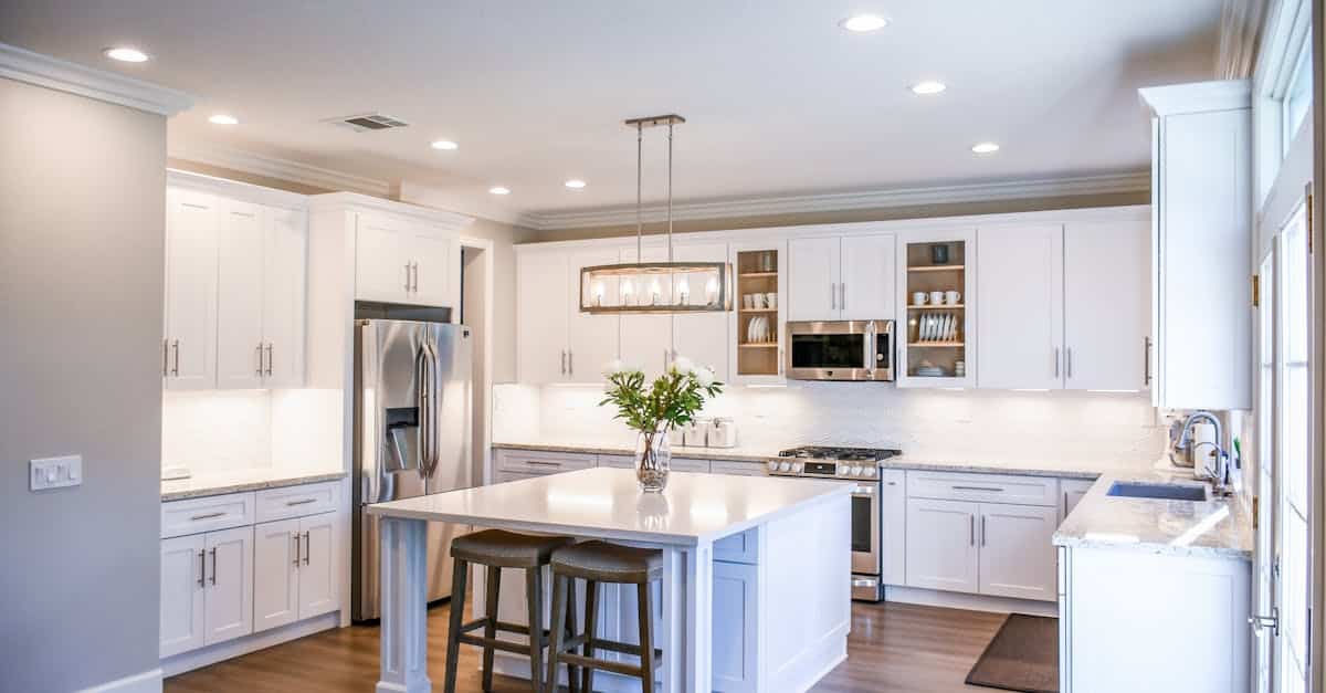 découvrez des idées inspirantes pour embellir votre intérieur avec notre sélection de décoration maison. transformez votre espace de vie en un havre de paix, alliant style et confort.